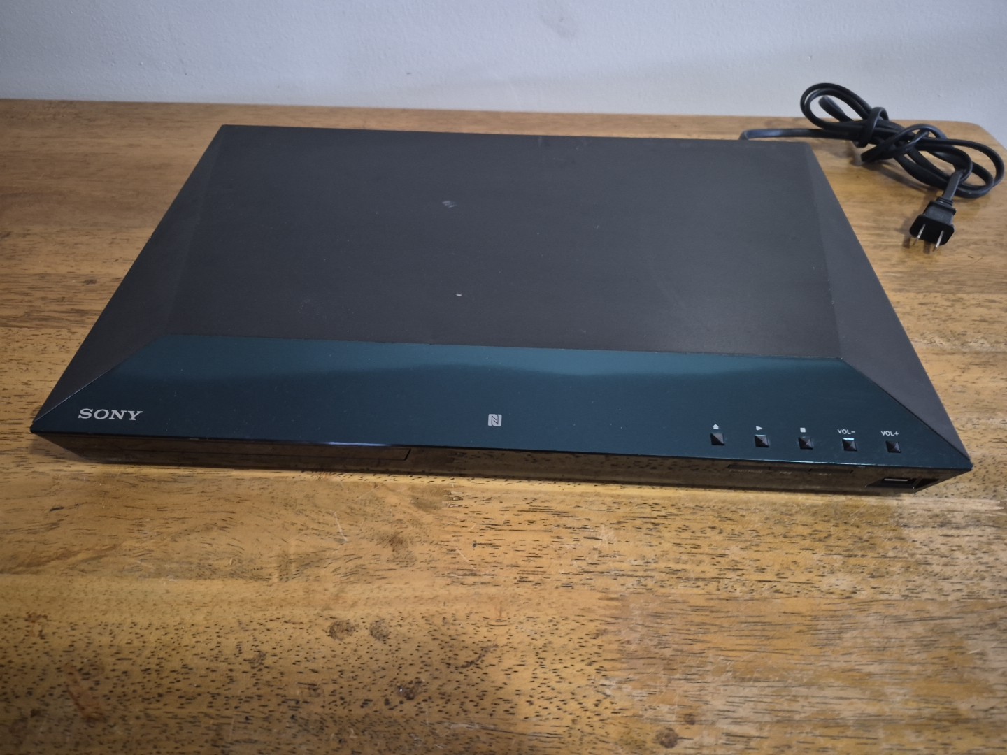 Sony BVD E2100 Blu-ray 3D DVD 5.1 Channel Wifi Bluetooth No Remote