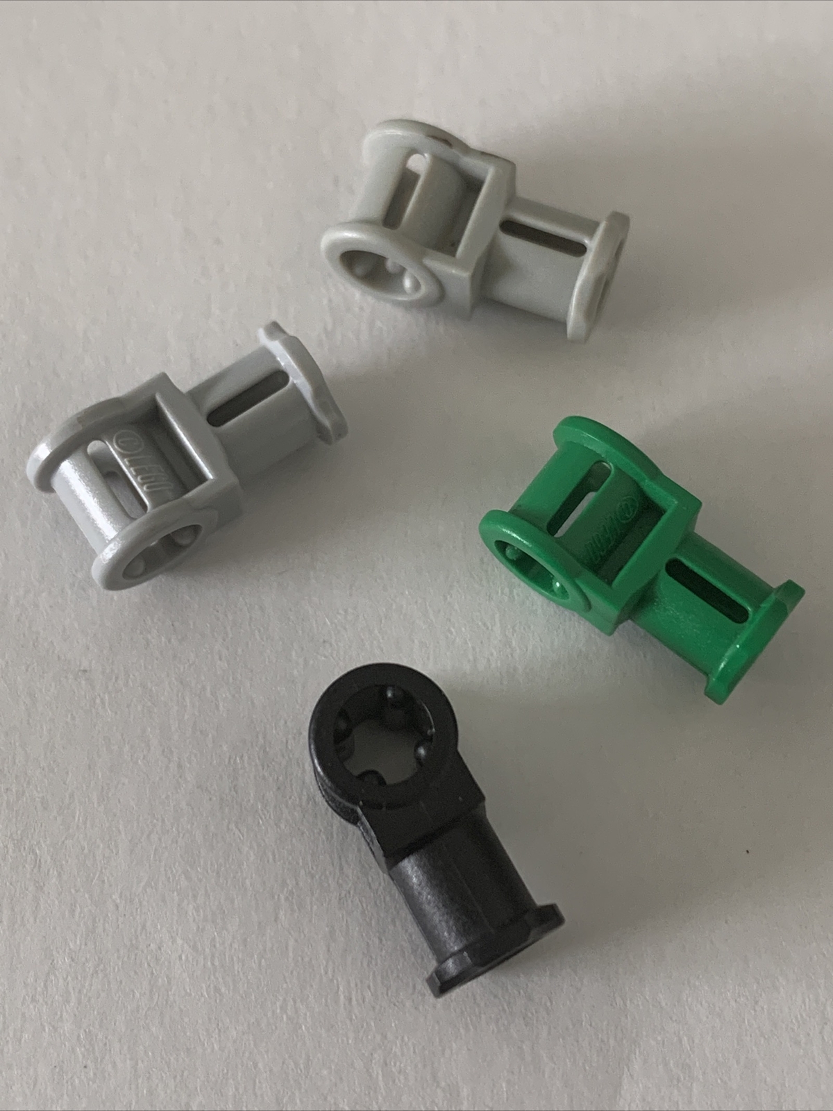 LEGO Part 32039 (4pcs) Technic Axle Connector w/ Axle Hole Pick Colors