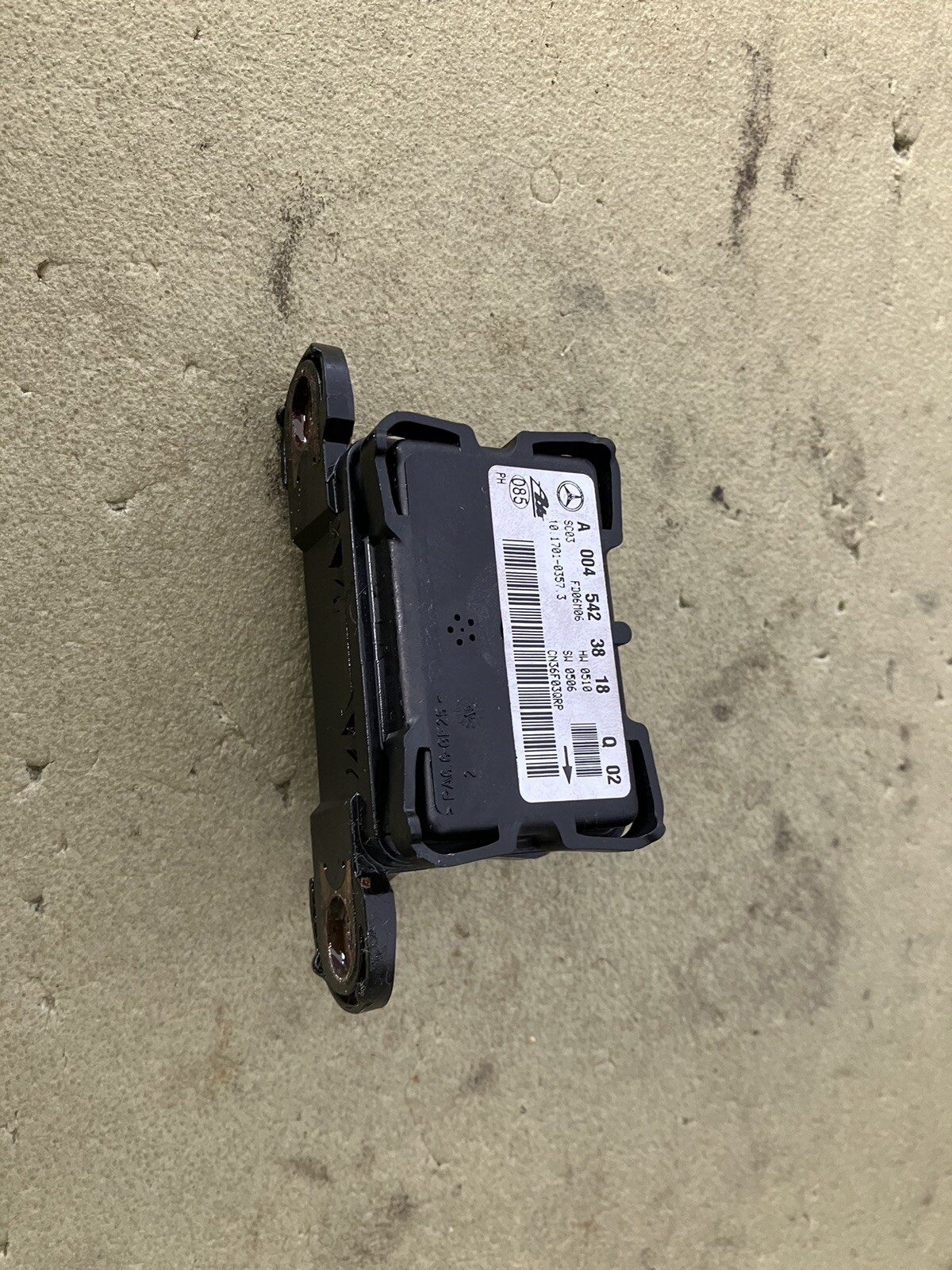 06-09 Mercedes X164 Yaw Turn Rate Sensor R500 A0045423818 Oem