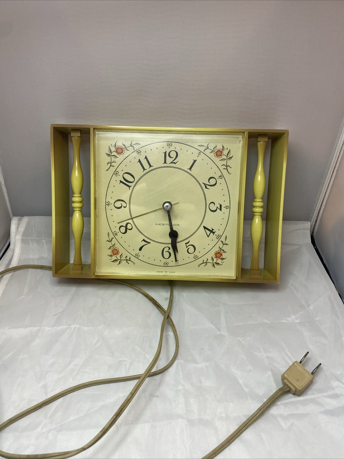 Vintage 1970s Westclox Spindle Electric Wall Clock  Harvest Kitchen Used Works