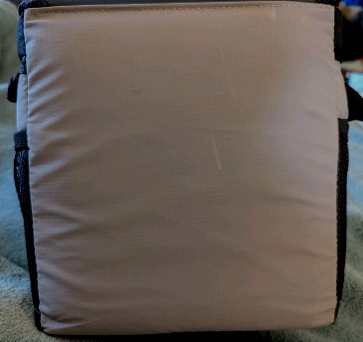 TOMMY BAHAMA Zipperless Cooler Shoulder Lunch Bag Black And Gray ***SEE NOTE