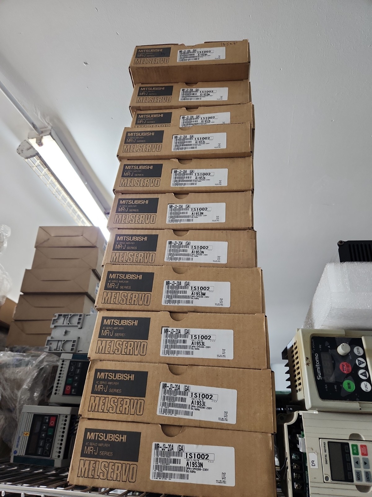1PC New Mitsubishi MR-J3-20A Servo Drive In Box Expedited Shipping MRJ320A