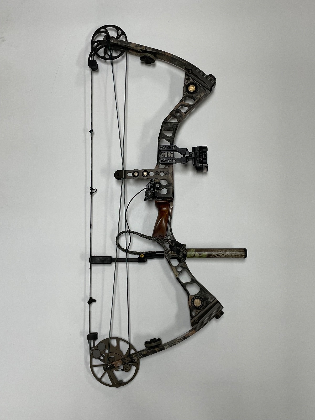 Matthews Switchback RH Compound Bow w/ Spot Hogg Sight - 70#, 35.5" Cable Length