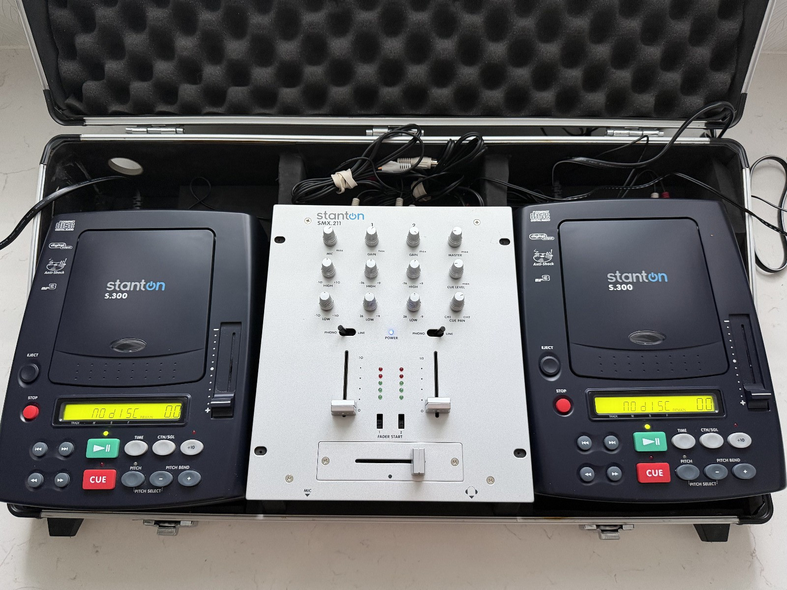 Stanton S-300 CD Player x2 SMX-211 DJ Mixer Set Hard Case Tested Working
