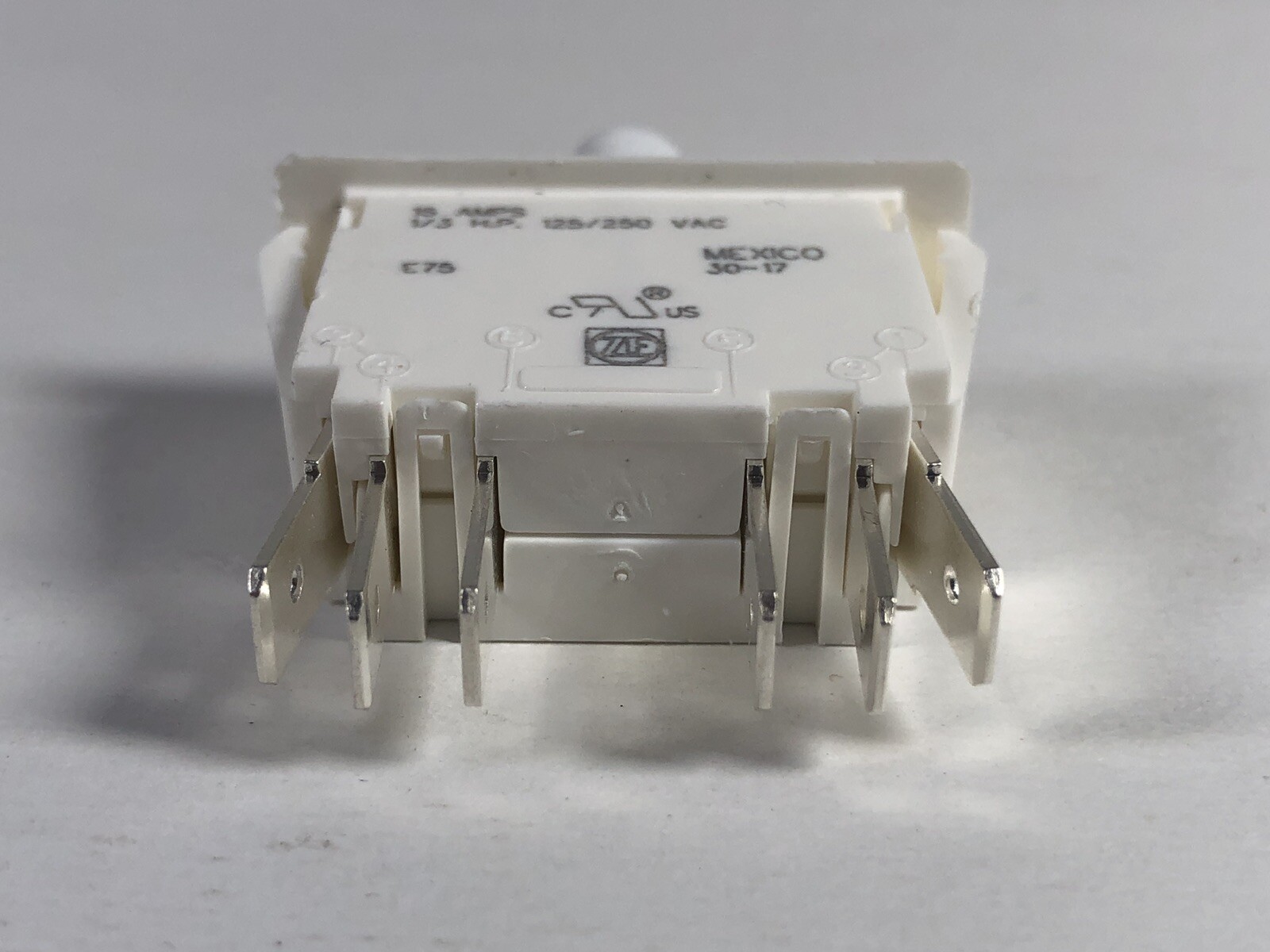 NEW ZF CHERRY E75 PUSHBUTTON INTERLOCK SWITCH 16A 1/3-HP 125/250 VAC SNAP MOUNT