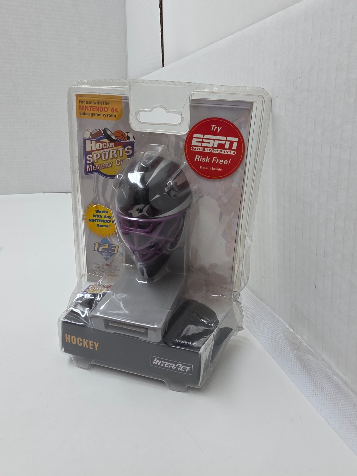 NEW  Sealed /Creased HOCKEY MASK SPORTS Memory card for N64 Nintendo 64 #A14