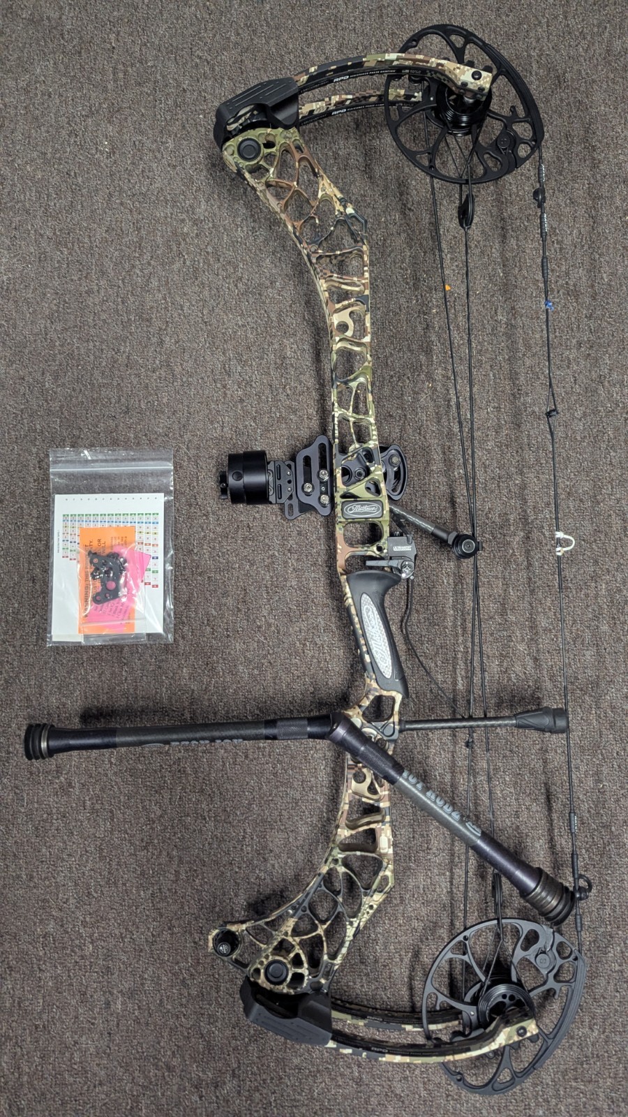 Mathews Phase 4   33  Optifade Subalpine Compound Bow- - Loaded