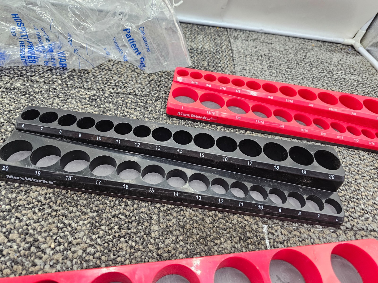 MaxWorks Magnetic Socket Organizer 4-Piece Red/Black For SAE & Metric Sockets