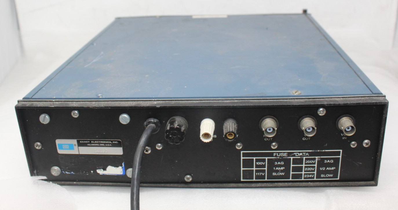 EXACT Electronics MODEL 14180 MULTIGENERATOR **TURNS ON / UNTESTED**