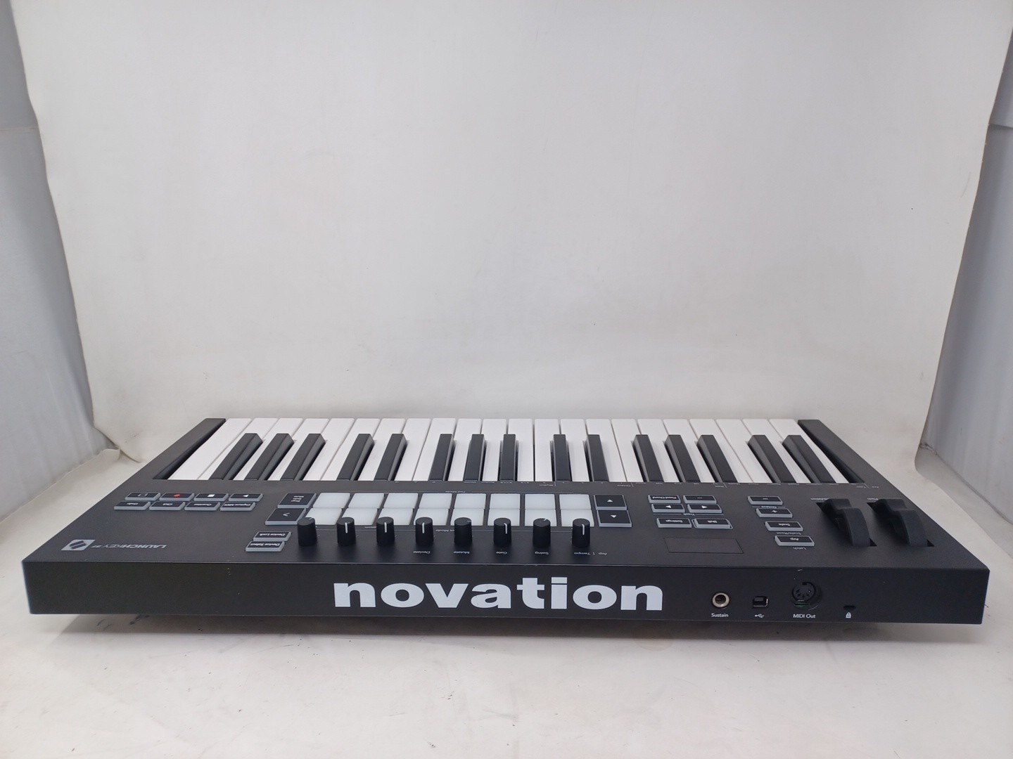 Novation Launchkey 37-Key MIDI Keyboard Full Key
