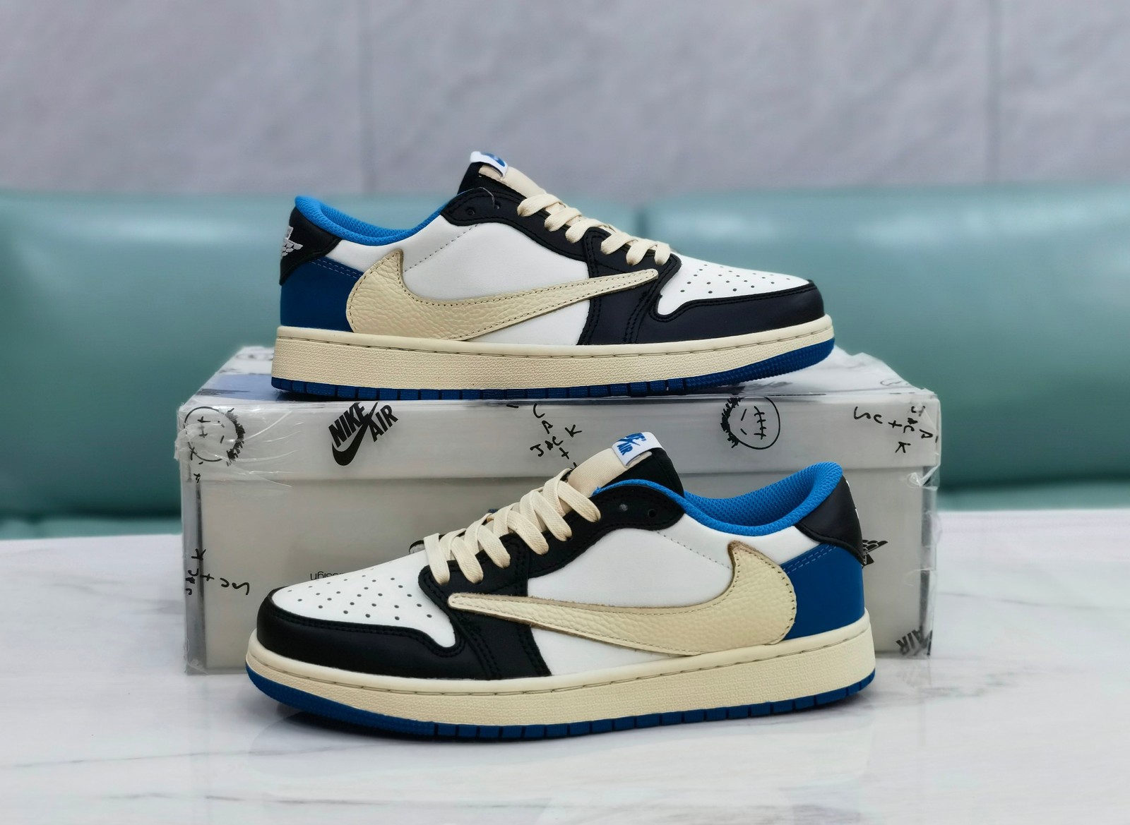 DM7866-140 AJ 1 Retro Low OG SP Fragment X Travis Scott -
