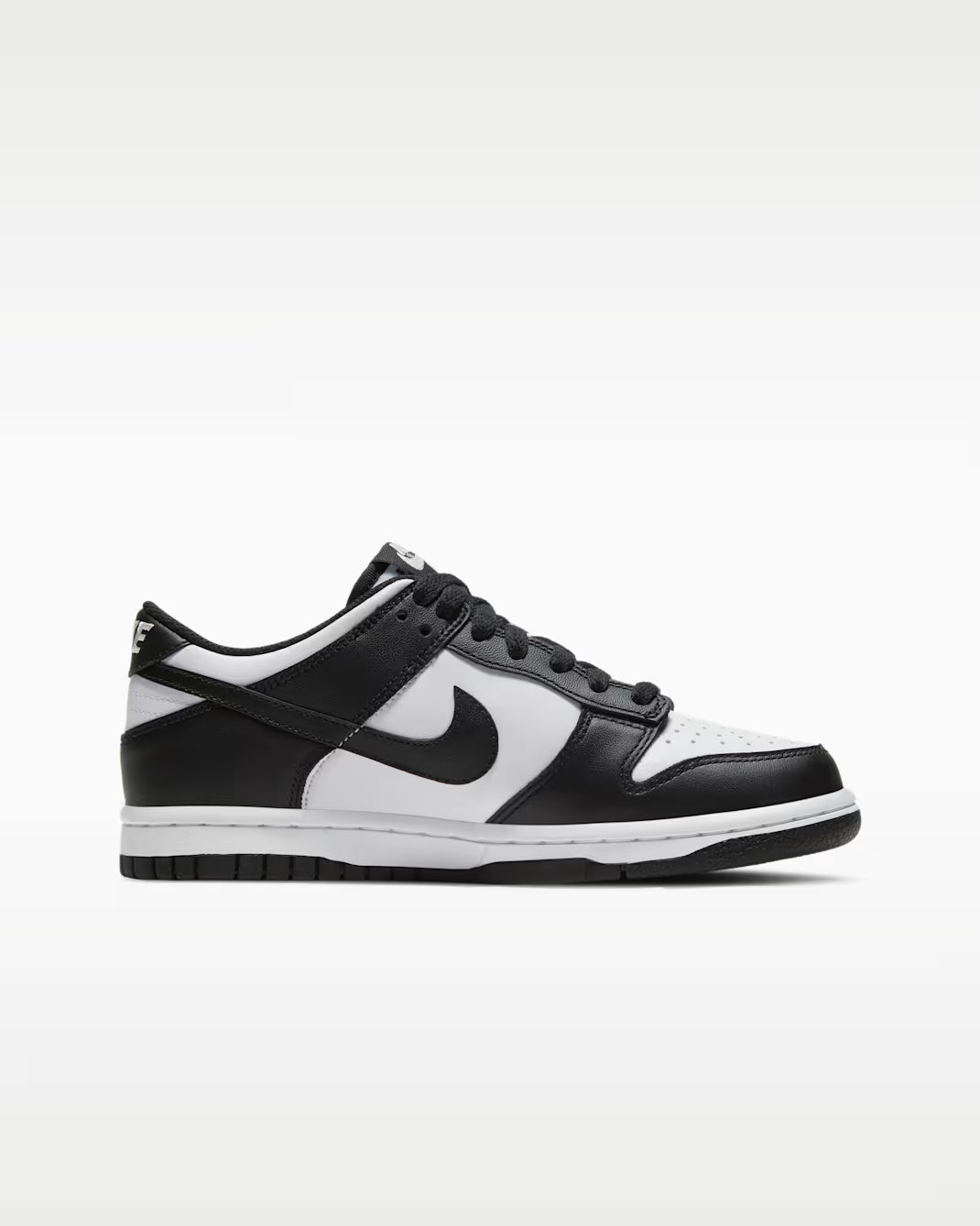 NIKE DUNK LOW (GS) - WHITE/BLACK-WHITE - SIZE 3.5Y