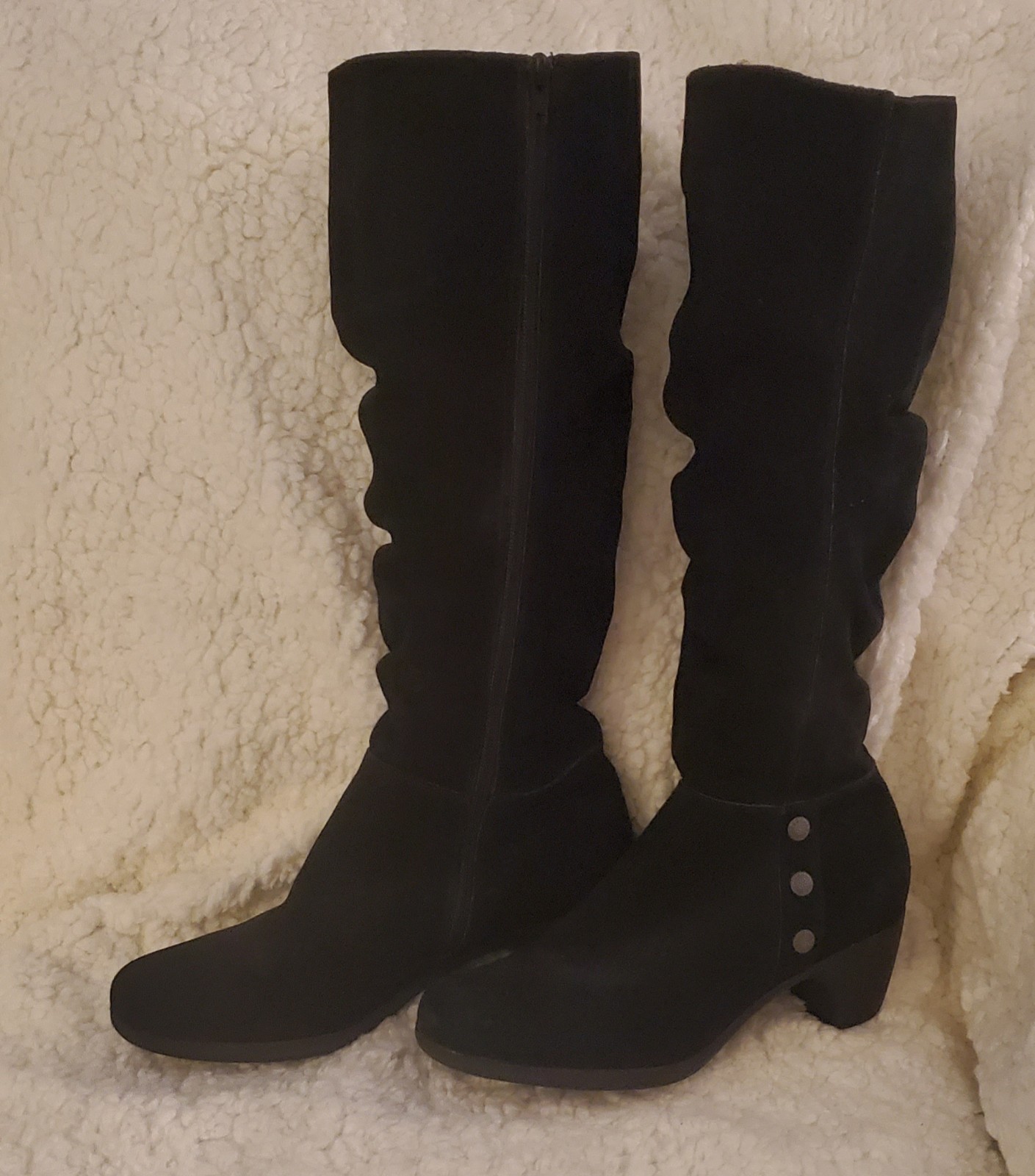 White Mountain Cliffs Black Suede Size 9 Boots. Excellent Condition Worn Once.