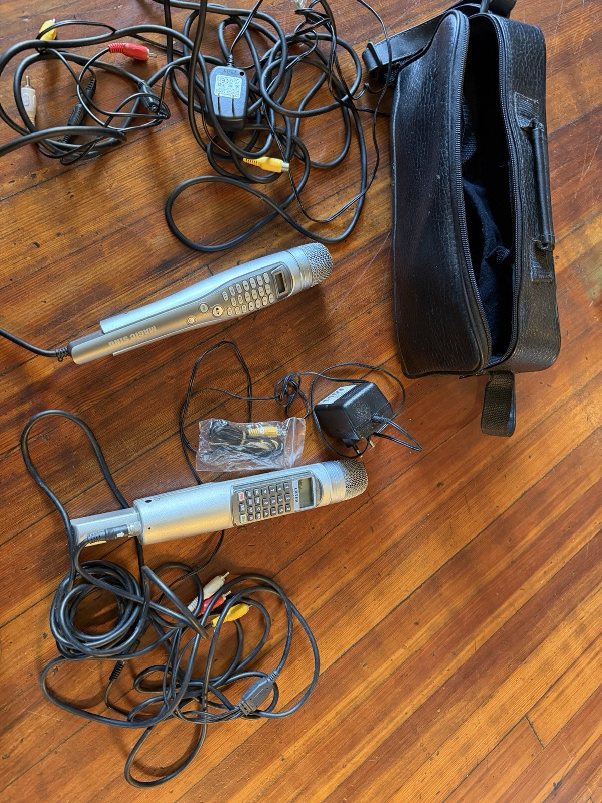 Magic Sing ii Enter Tech Karaoke Microphone 6 Chips, Mic And Case Plus Wires