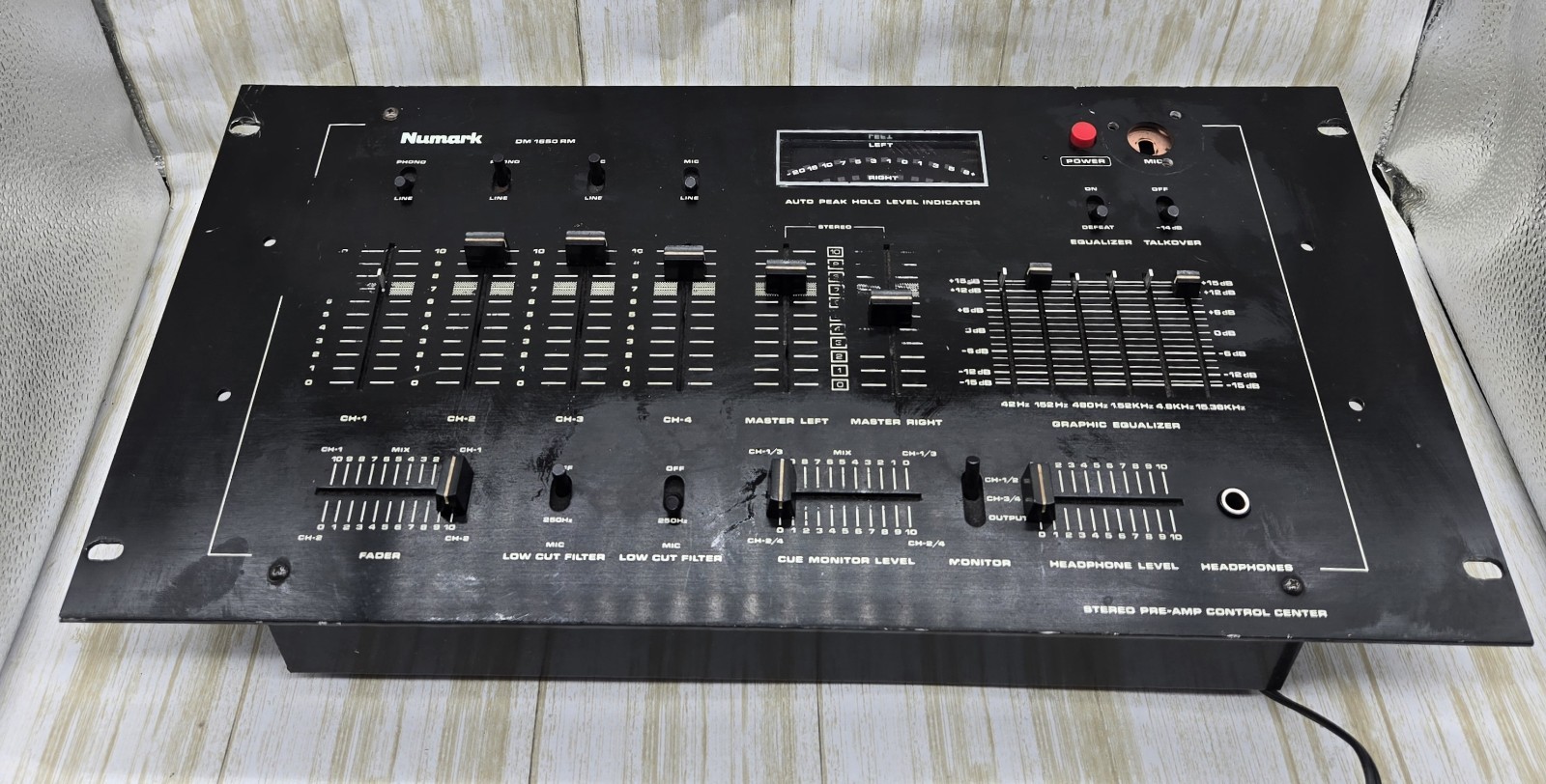 VTG Numark DM 1650 Stereo Equalizer DJ Mixer Sold AS-IS UNTESTED Powers On