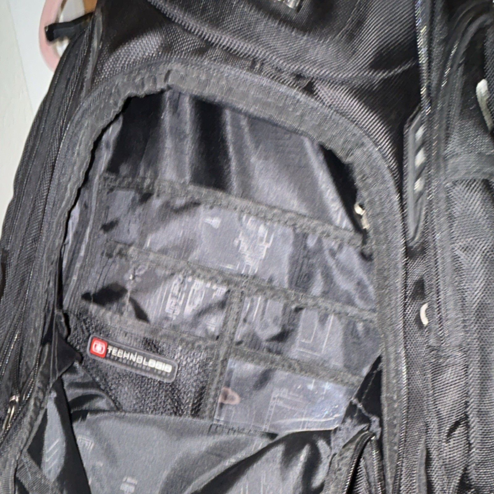 OGIO ATS Black Hiking Backpack Zip Closure Airflow System Multi-Compartment