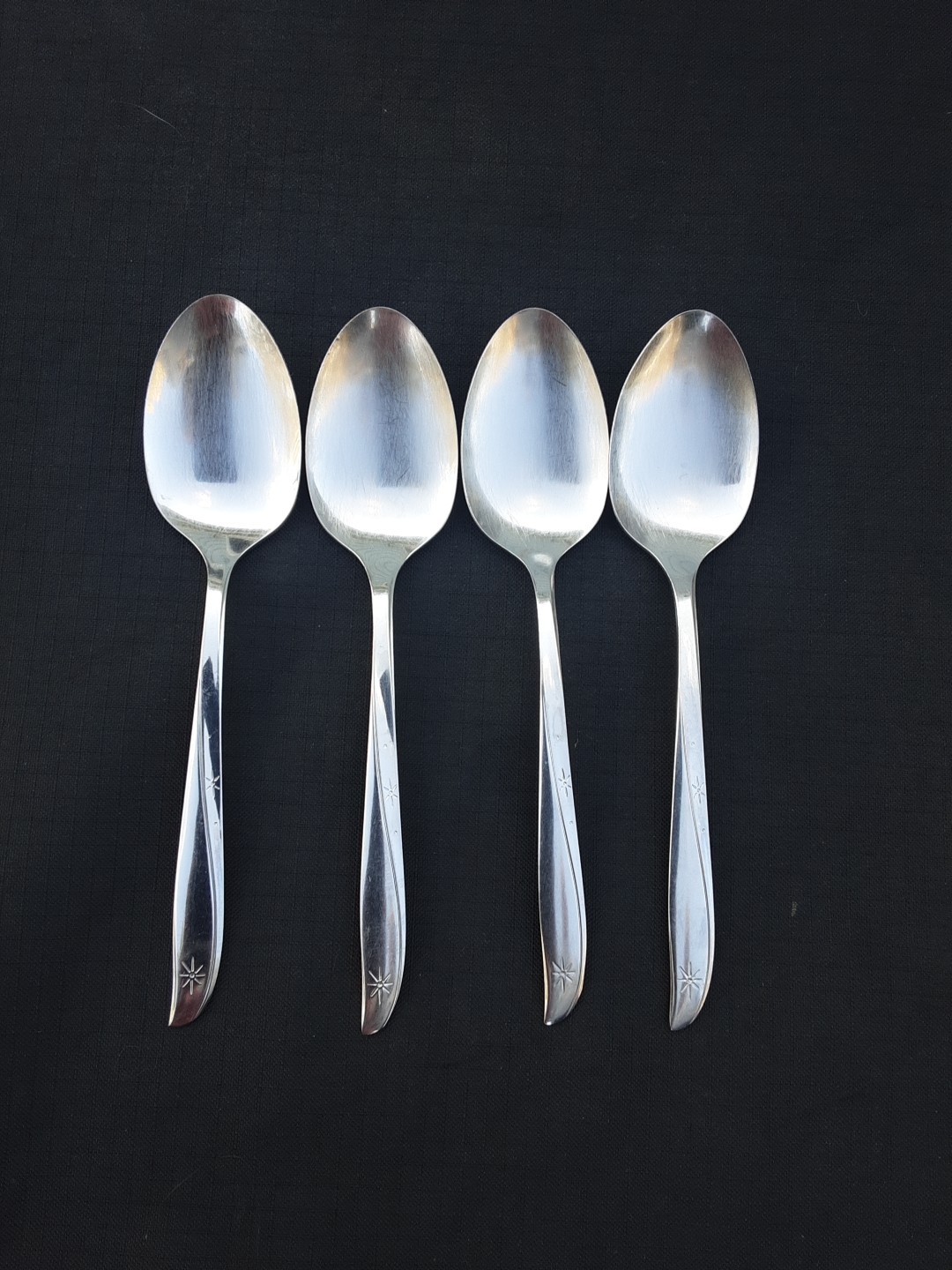 4 Oneida Community Twin Star Serving Spoons - Used