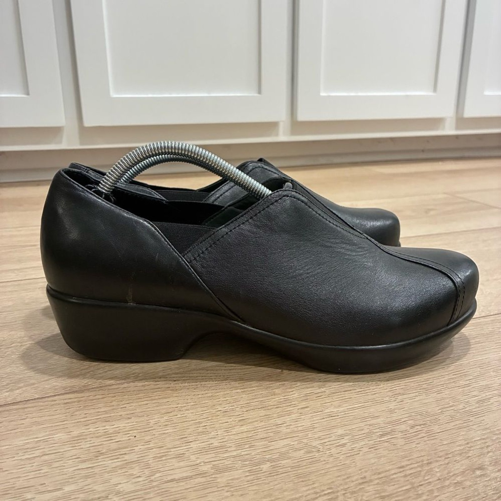 Dansko Women’s Arden Black Leather Slip On Clogs Size 40/9.5-10 US