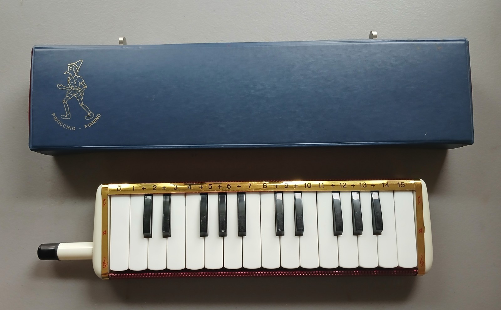 VINTAGE  PINOCCHIO  26  K EY  PIANINO