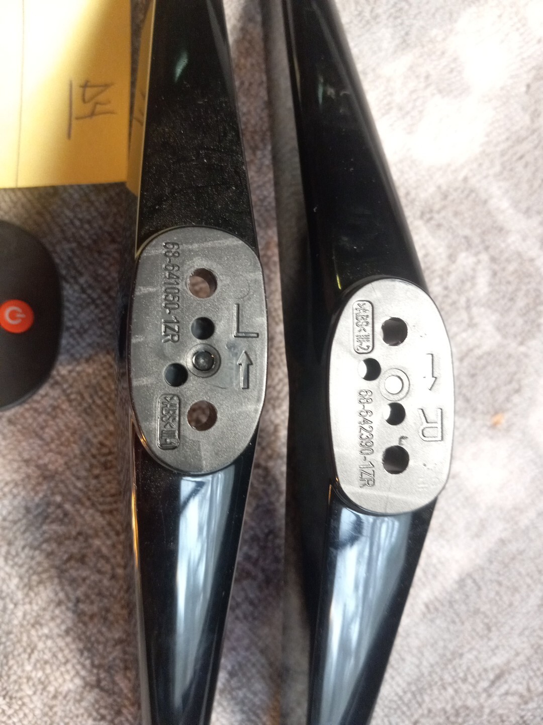 TCL Legs W Screws and Remote Control