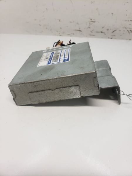 2003 Kia Sorento Control Module Steering Lower Center Dash Thru OEM 1030857