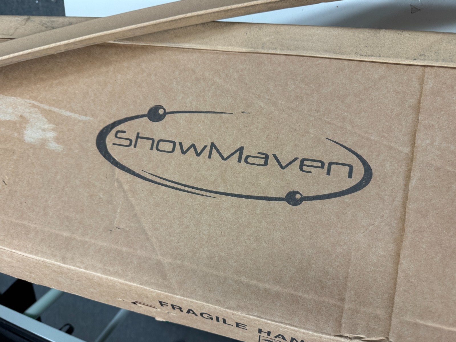 Fixed Frame Projector screen (showmaven 100” 3D 4K Ultra HD)