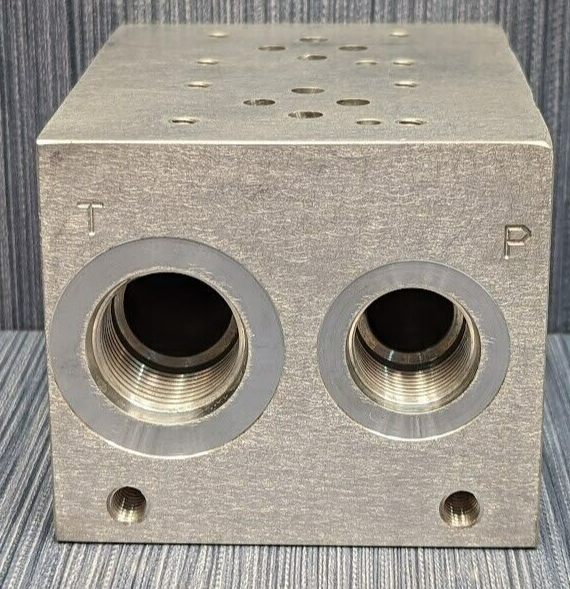 Source Fluid Power D03 Manifold SFP10002 SunSource 9-4070-2 2 Station D03
