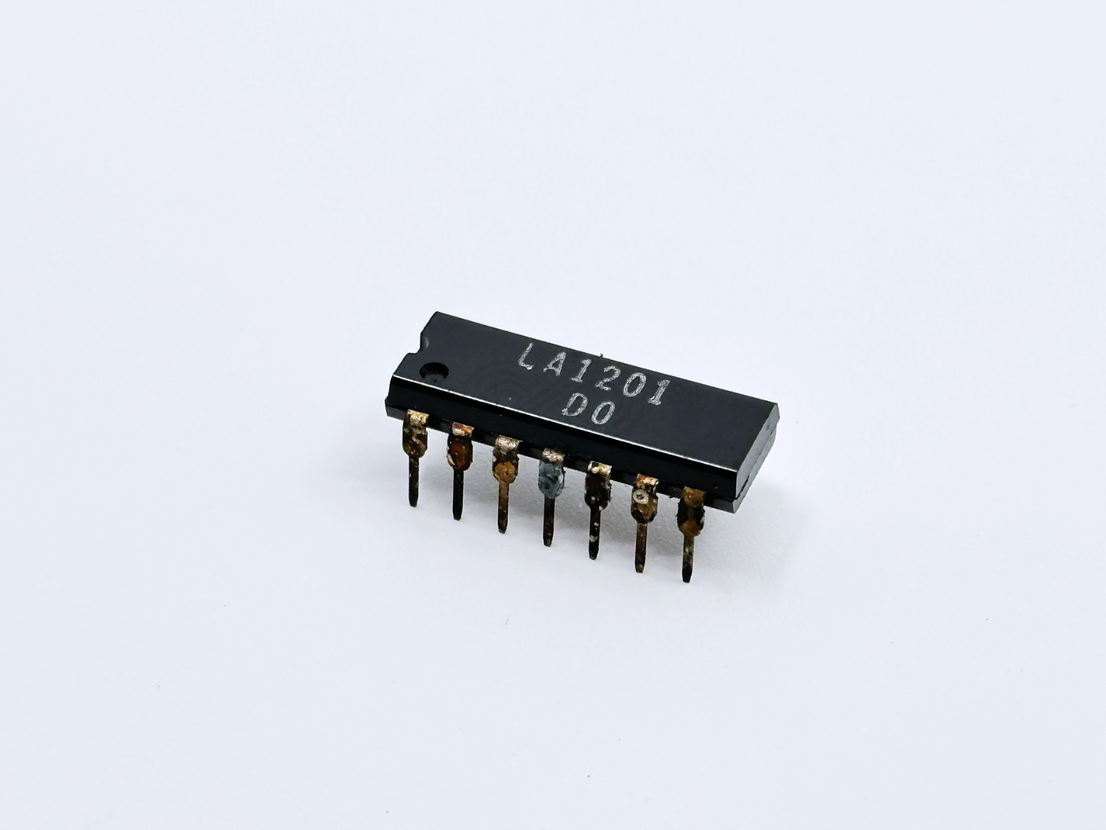LA1201 Sanyo FM AM IF Amplifier with AGC and AM Demodulator DIP-14