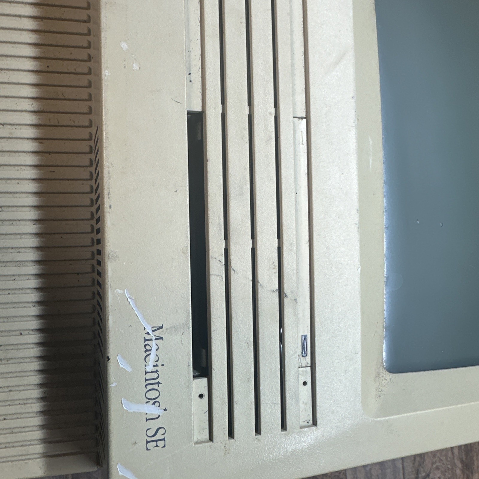 Vintage Apple Macintosh SE Model M5011 Computer - Powers & Boots, As Is
