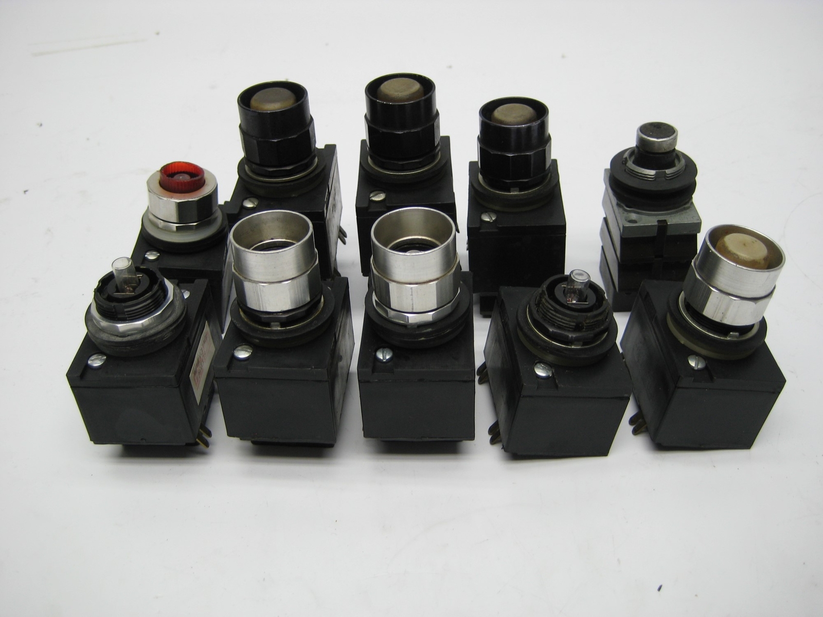 GEMCO PUSHBUTTON MIXED LOT OF 10 UNMP
