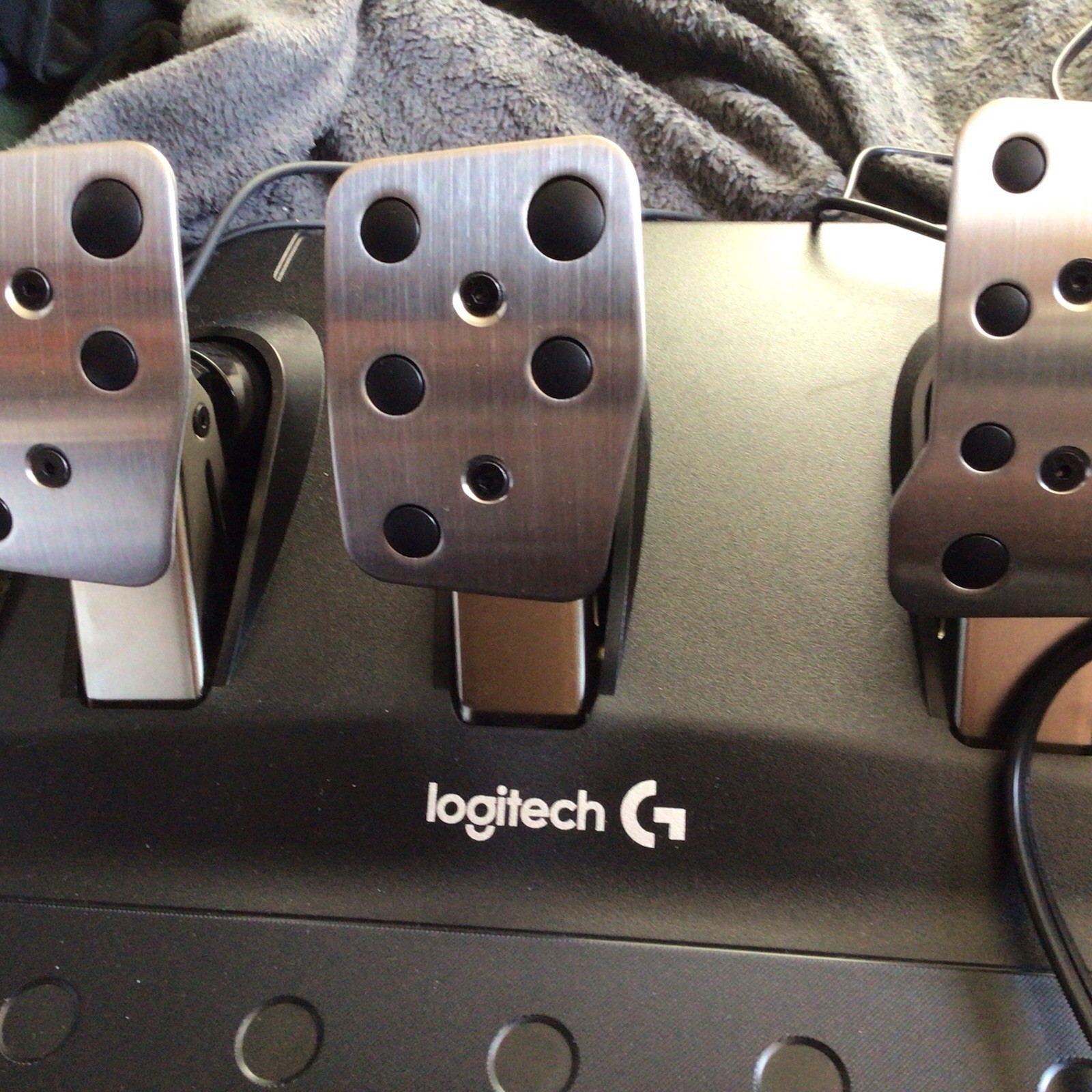 Logitech G920 Racing Wheel & Pedal Set for Xbox Nice!