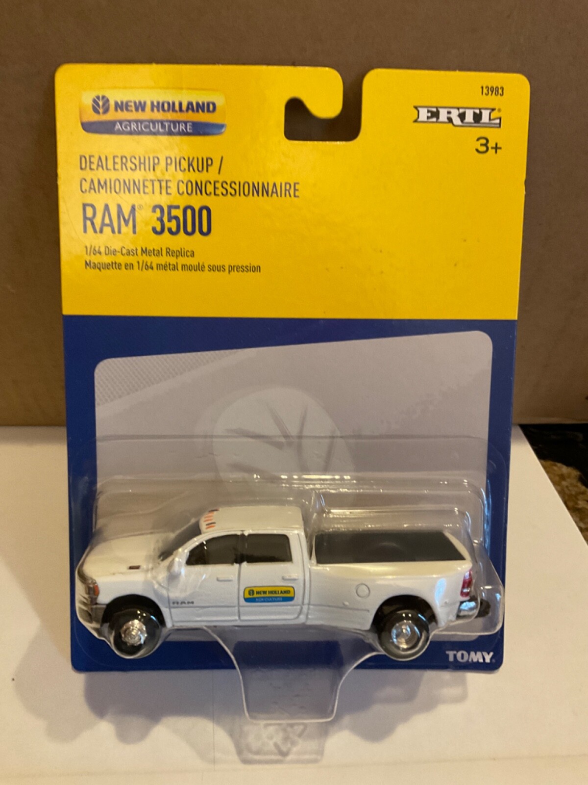 ERTL 1:64   1/64  diecast NEW HOLLAND Ram  3500 dually dealership pickup