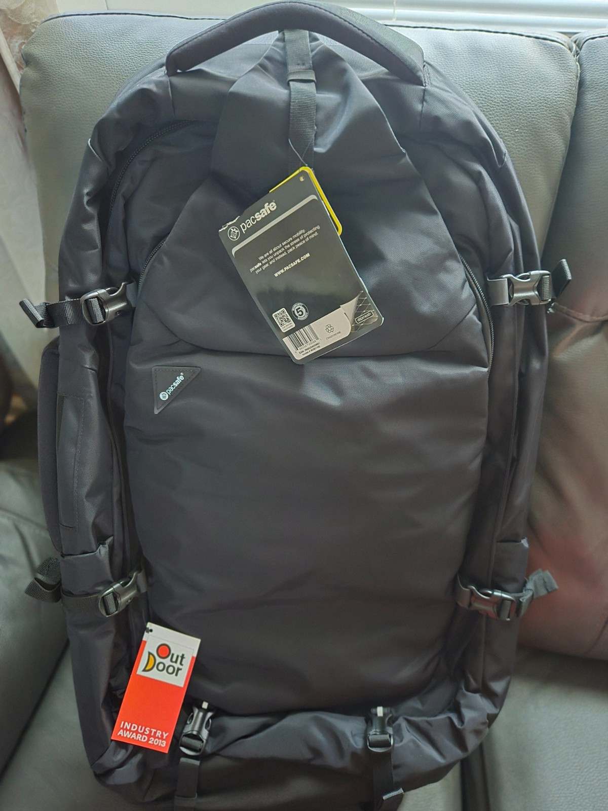 Pacsafe Venturesafe EXP65 Anti theft 65L travel pack BLACK
