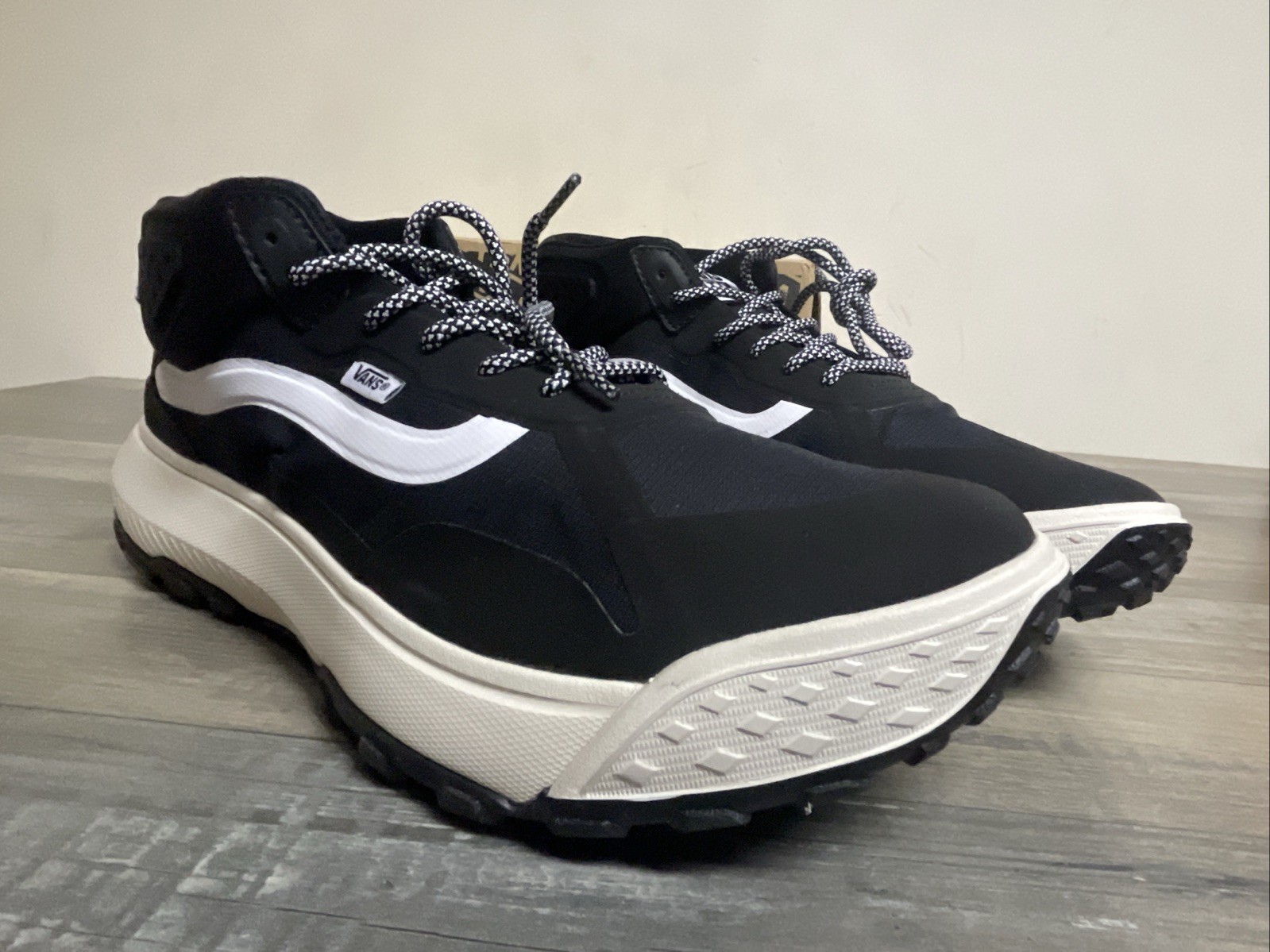 Vans MTE Cross Path Mid Black/White Sneakers Hiking Shoes Men's Size 11 NEW