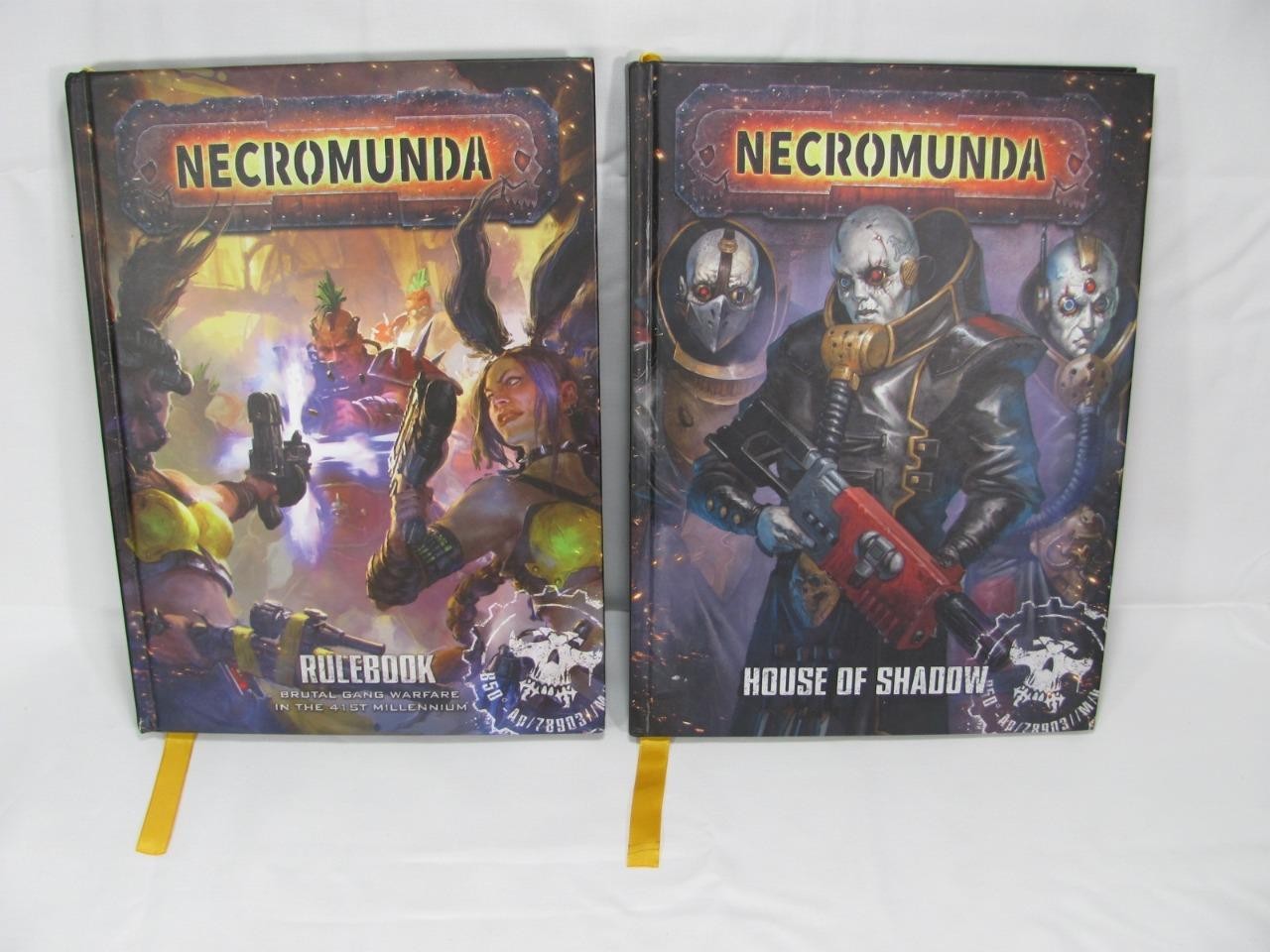 GAMES WORKSHOP NECROMUNDA RULEBOOK & HOUSE OF SHADOW HARDCOVER BOOK LOT OF 2