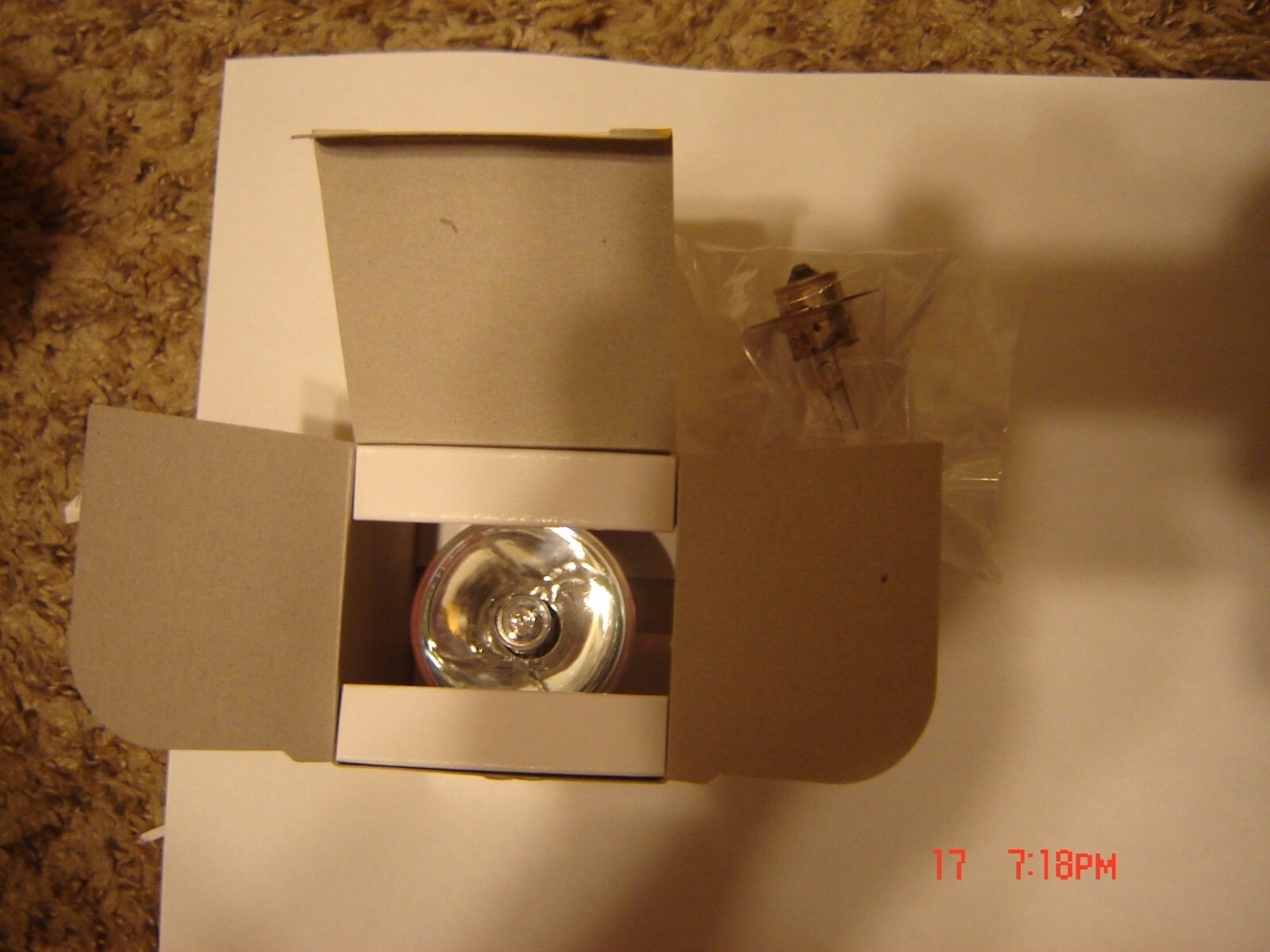 16mm Bell & Howell 1535,1540,1541,1500,1552 Projector Bulbs,Two Lamps,250W, .75W