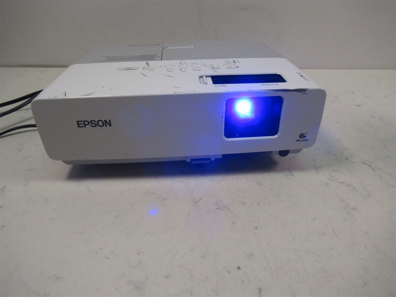 Epson PowerLite 83+ Digital Projector LCD EMP-83H 1453 Lamp Hours 2200 Lumens