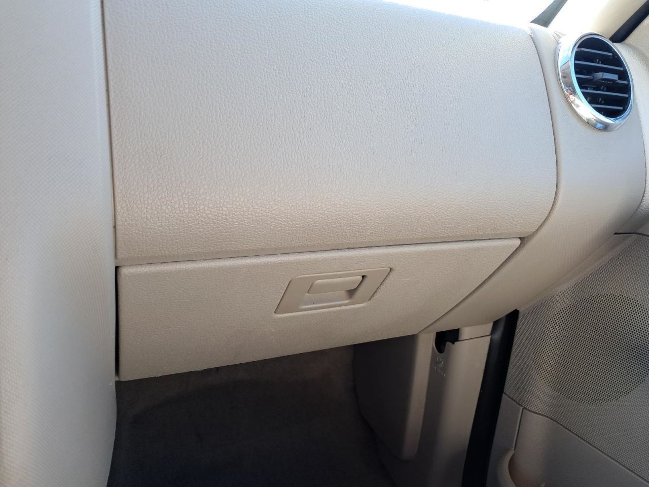 EXPLORER 2007 Glove Box 4849675