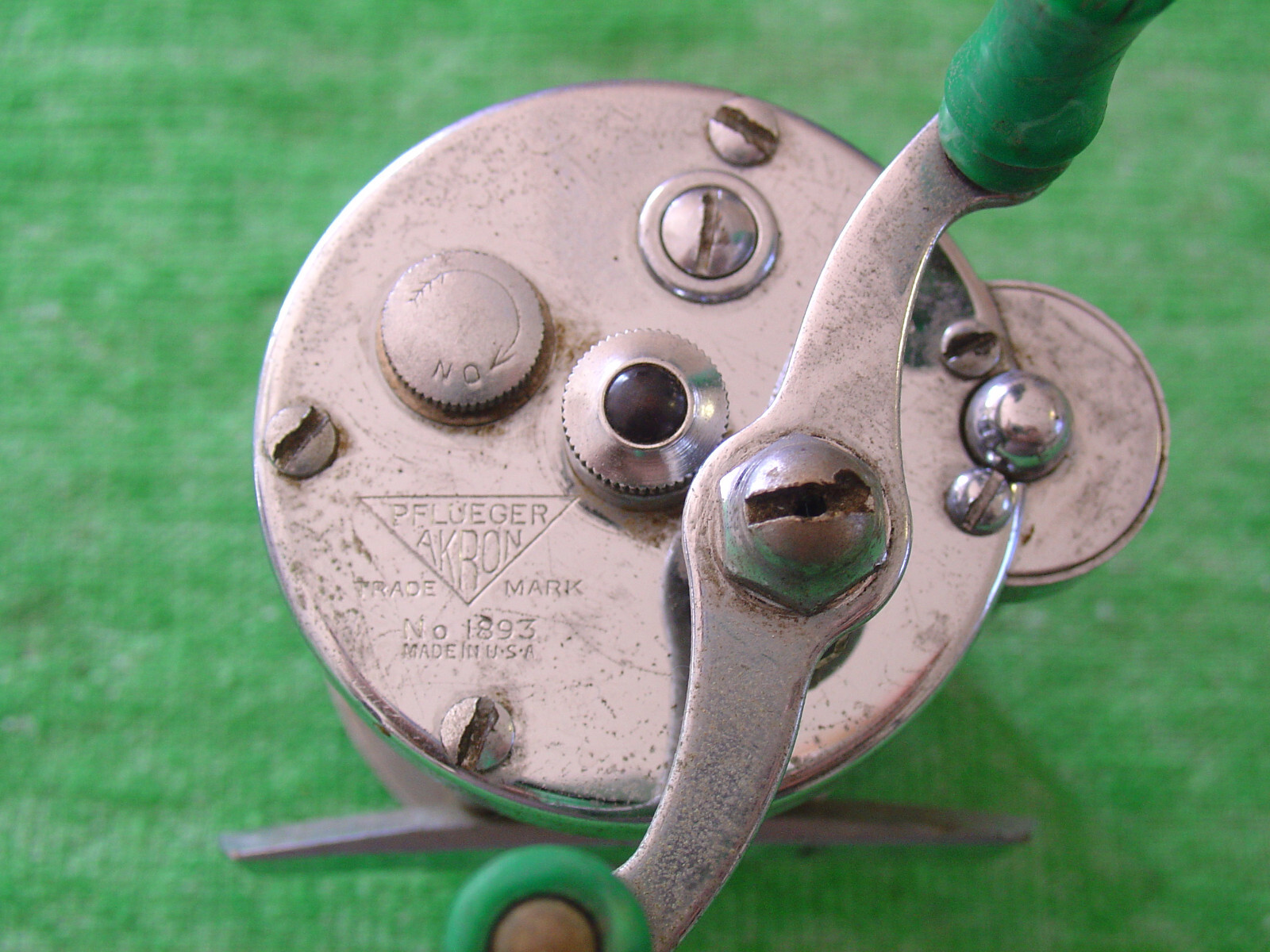 VINTAGE PFLUEGER AKRON No.1893 LEVEL WIND BAITCASTER FISHING REEL MADE IN USA