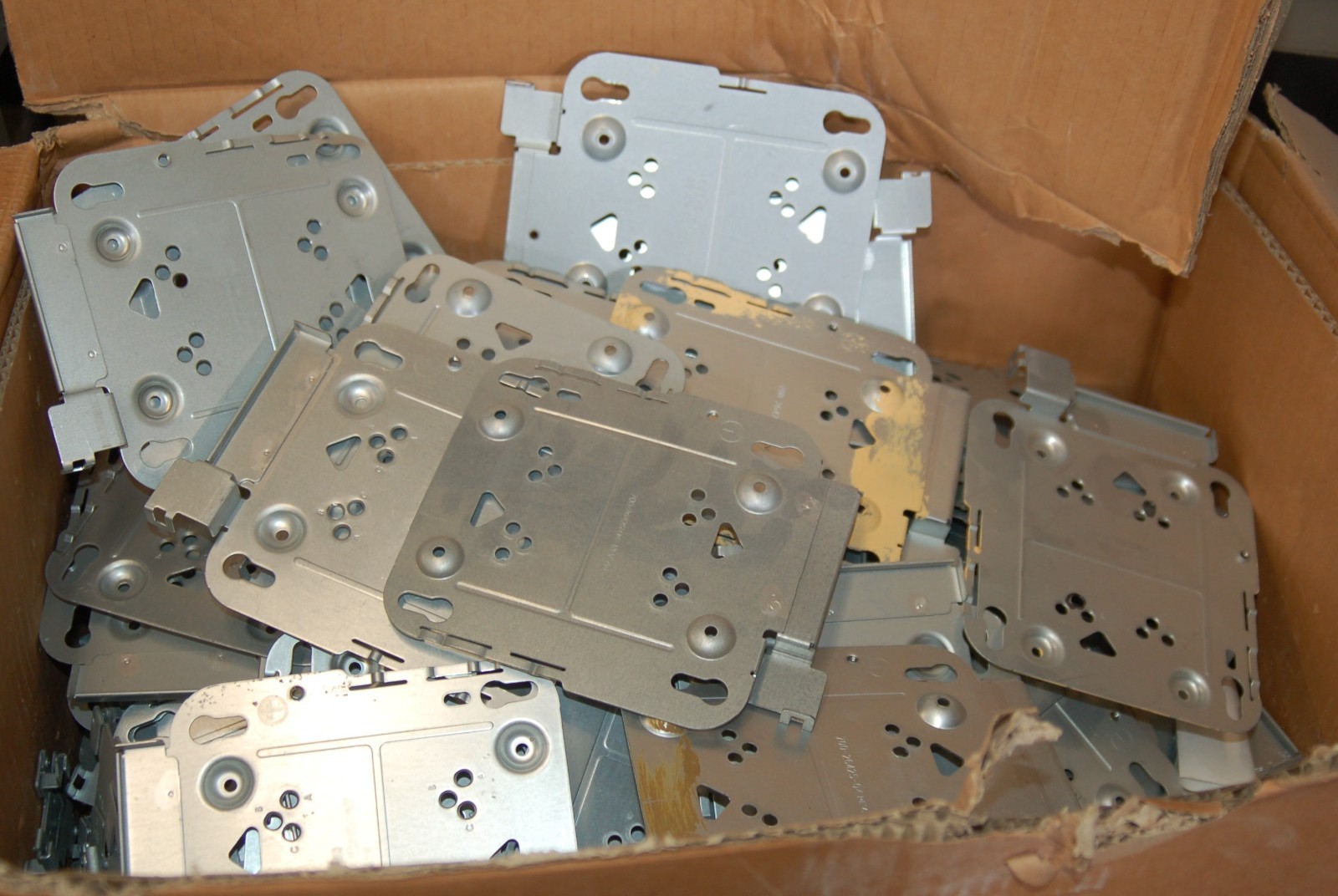 Lot of 50 Cisco Access Point Universal Mount AIR-AP-BRACKET-1 700-26425  used