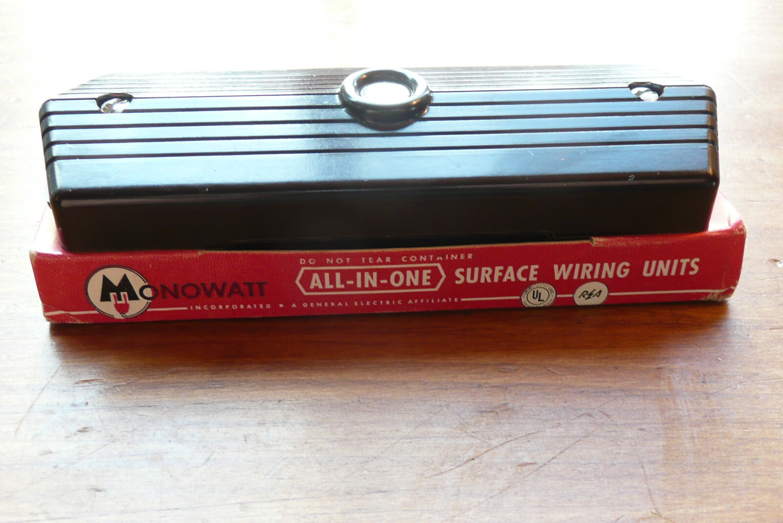 Vtg MONOWATT All In One Through Wiring Surface Mount Rosette Unit Bakelite NOS