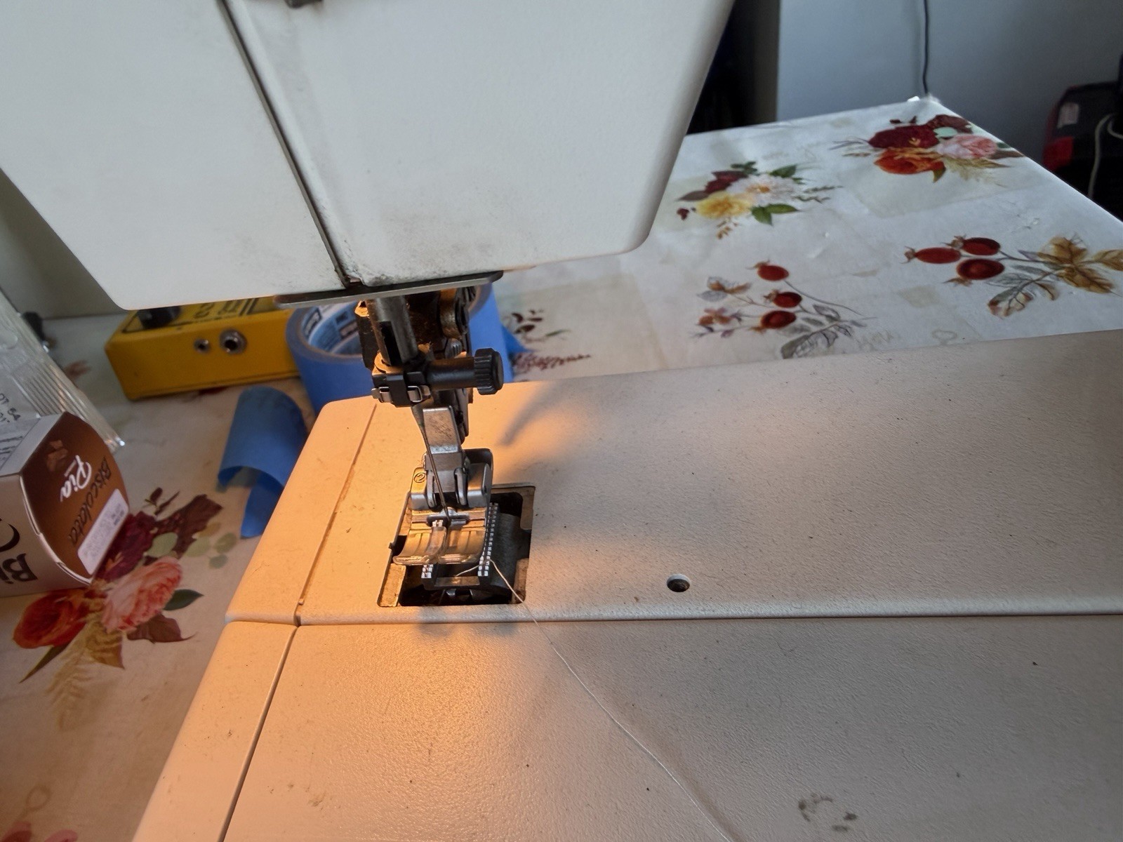 Pfaff Varimatic Sewing Machine 6091 w/ case No Pedal