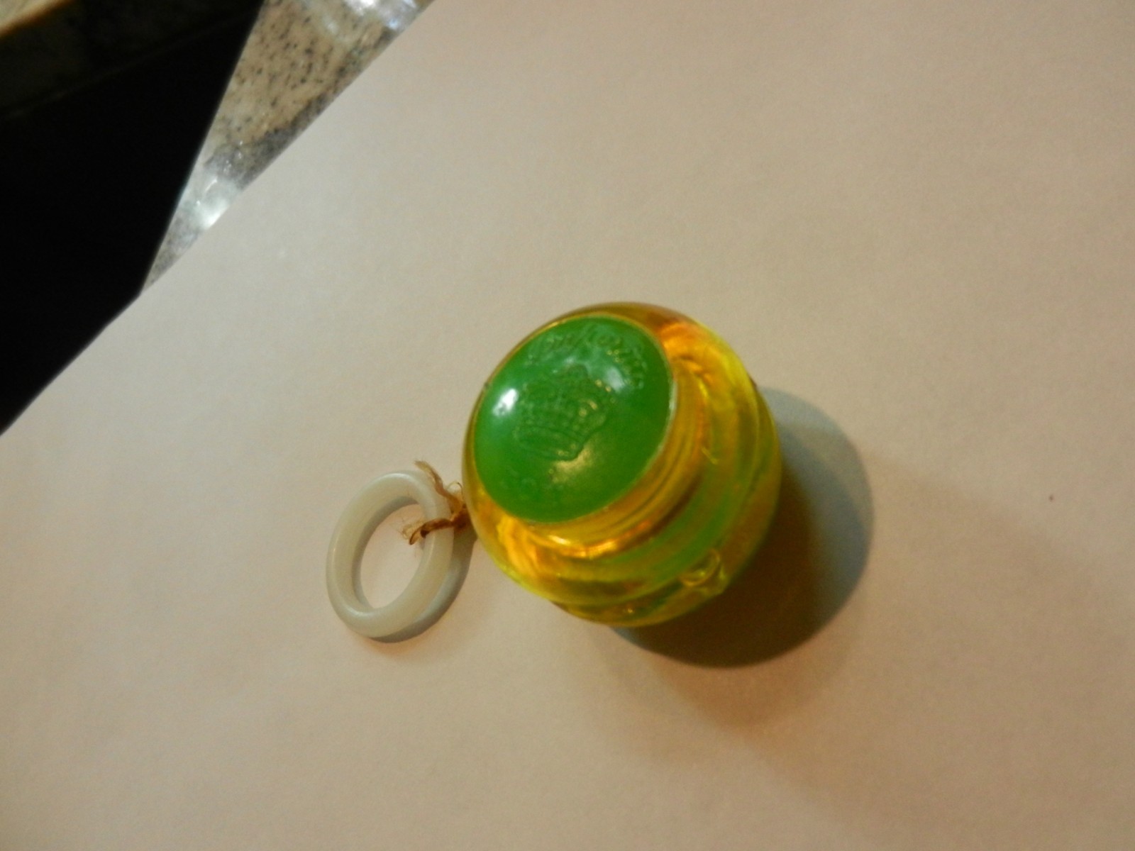 IMPERIAL TOYS 1970 MINI YO-YO works great ! vending translucent
