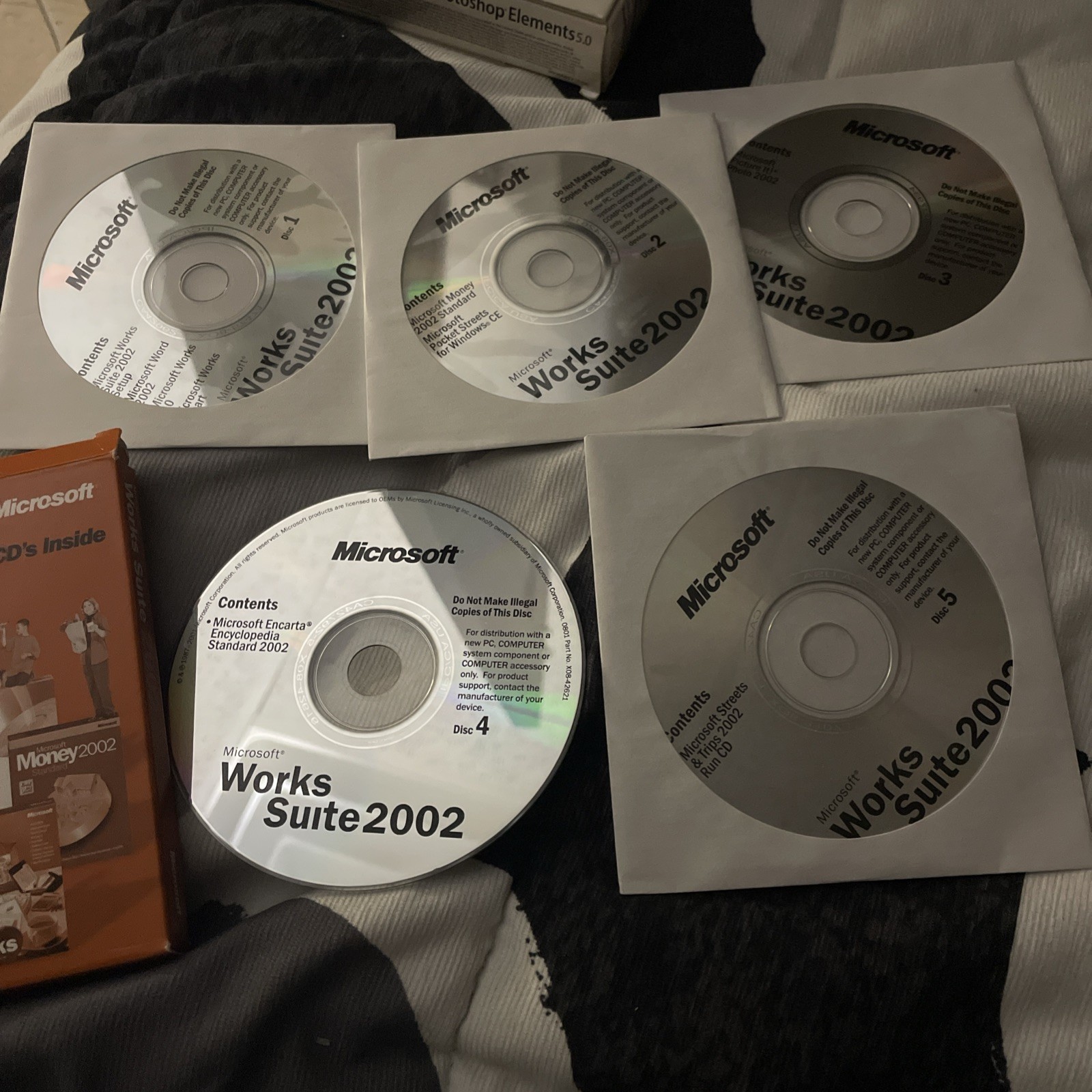 Microsoft Works Suite 2002 (License + Media) - Full Version for Windows