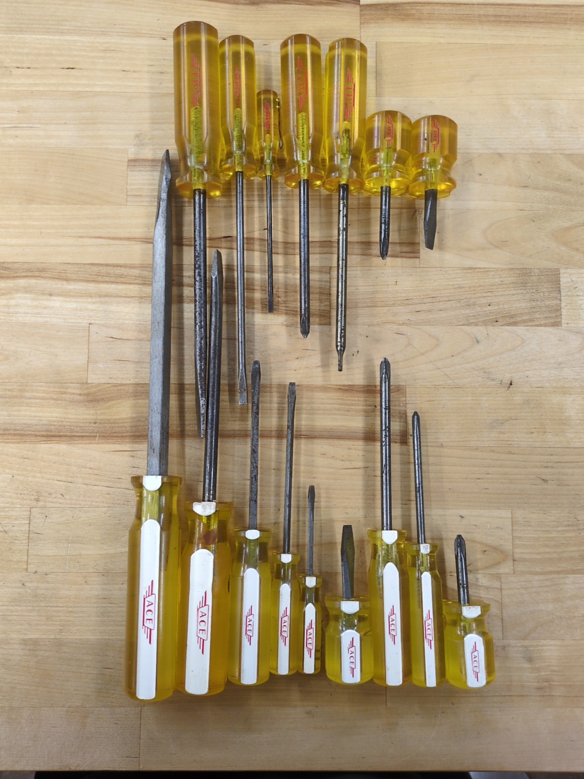 Lot Of 16 Vintage ACE Yellow Handle Screwdrivers. All Made In USA