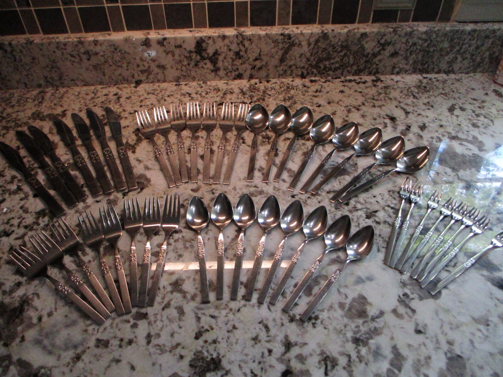 ROGERS DELUXE STAINLESS ONEIDA LTD - SAN DIEGO FLATWARE SET OF 46