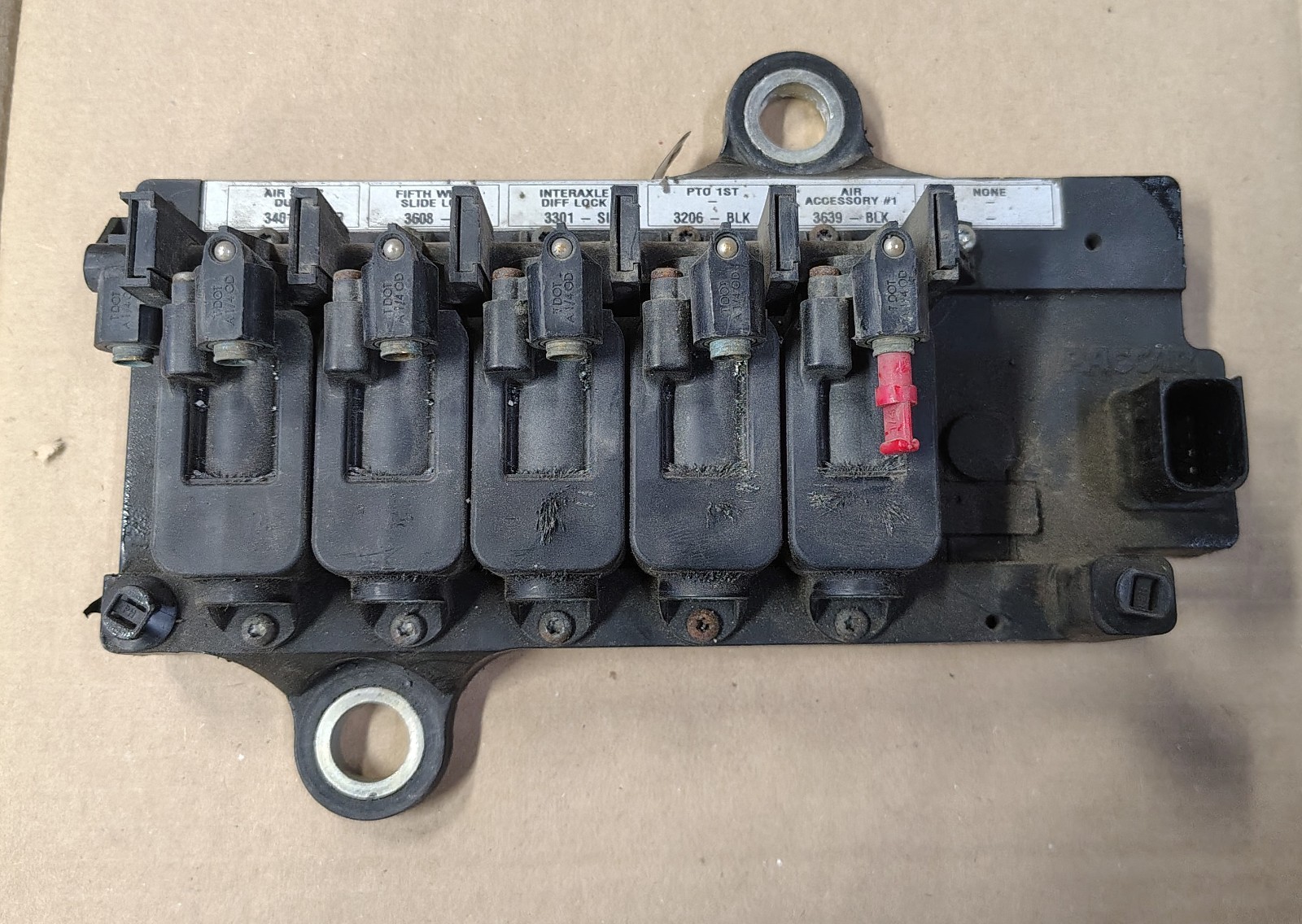 KENWORTH G90-1244-151-A Paccar Mux Solenoid Bank TAG 52984