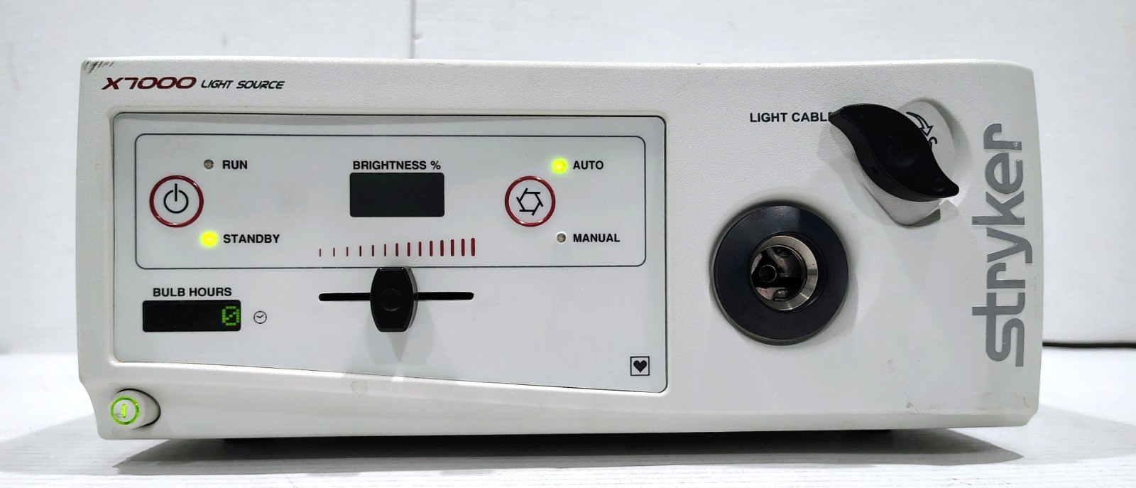 Stryker Endoscopy X7000 Light Source 220-190-000 300-Watt Xenon Power Tested