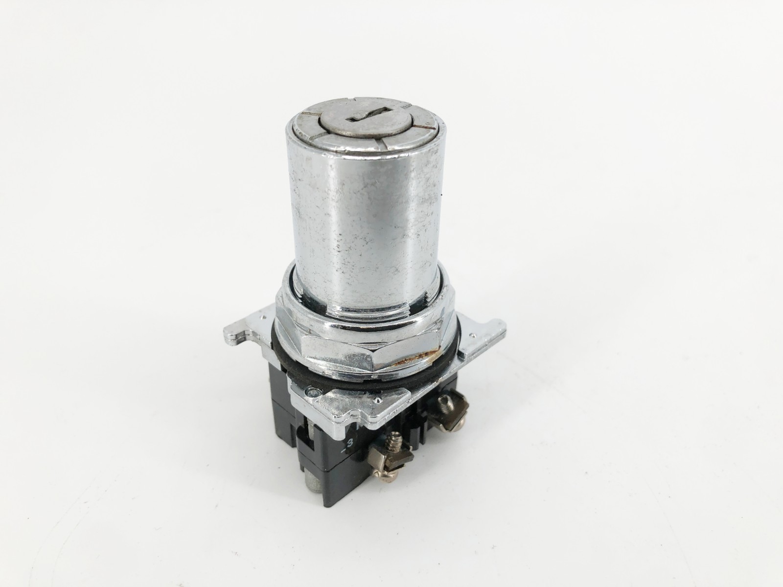 New Cutler Hammer 10250T/9100T Keyed Selector Switch 3-Pos. No Keys - No Box
