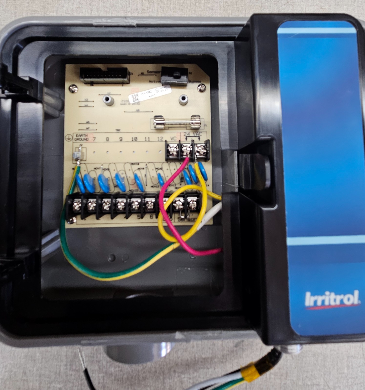 rainbird outdoor sprinkler housing with 6 station PC board